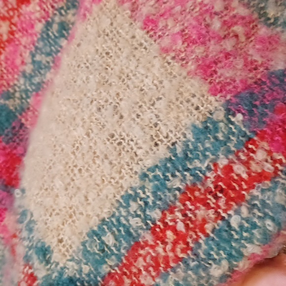 Gorgeous Multi-Colored Over-Sized Blanket Wrap - Picture 2 of 8